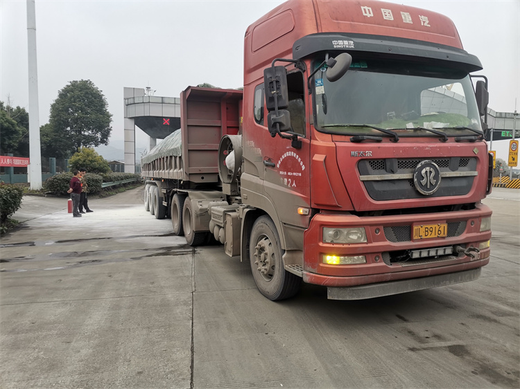 雅眉樂公司夾江南收費(fèi)站快速處置貨車自然2.jpg
