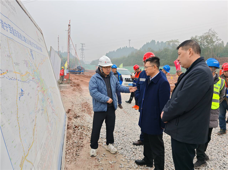 遂寧市政府副市長張韜一行赴遂渝擴容項目調(diào)研.jpg