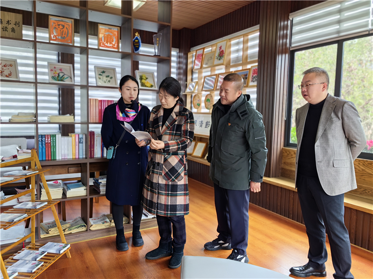 成南公司黨委委員、職工董事、工會主席人選吳華峰調(diào)研成南公司各管理處職工小家建設(shè)工作.jpg
